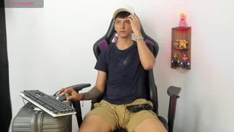 Snapshot of nick_greey chatting on July 11, 8:33 pm Frank online show from July 11, 8:33 pm