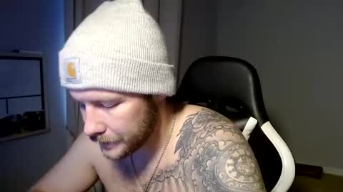 Snapshot of nickandmeg chatting on December 26, 8:11 pm Cakedcouple OF - Yourtattedcutie qurlynfit online show from December 26, 8:11 pm