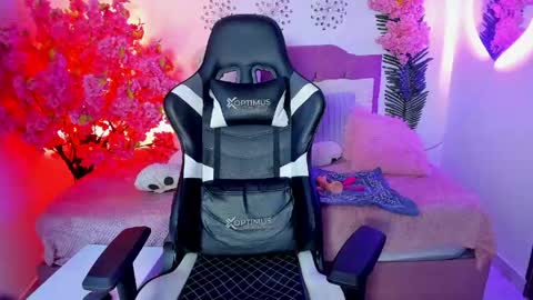 nickie_reed_ online show from May 27, 9:56 pm