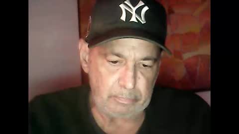 Snapshot of nickincali chatting on December 8, 3:10 am nickincali online show from December 8, 3:10 am