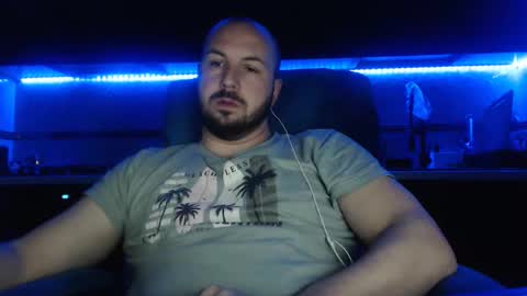 Julian online show from April 8, 10:21 pm