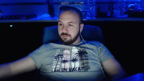 Julian online show from April 17, 9:51 pm