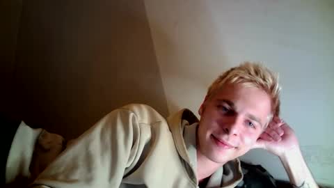 Snapshot of nicksuper8 chatting on October 30, 11:05 pm Nick online show from October 30, 11:05 pm