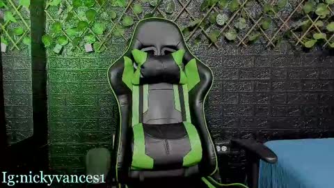 nicky online show from October 13, 8:09 pm