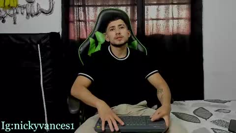 nicky online show from November 6, 9:37 pm