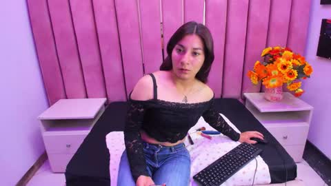 Snapshot of nickymiler chatting on November 7, 12:49 pm Nicky Miler online show from November 7, 12:49 pm