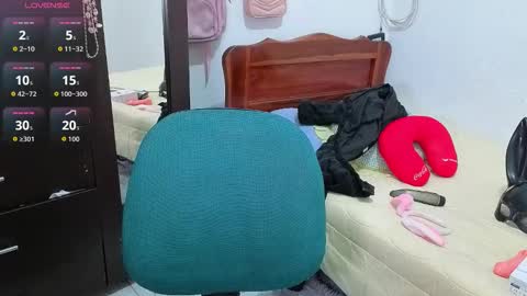 Nicolle online show from December 3, 11:25 pm