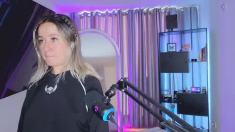 Nicky online show from May 29, 8:29 pm