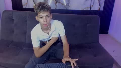 Snapshot of nico_naughtyboy chatting on May 31, 12:52 am nico_naughtyboy online show from May 31, 12:52 am