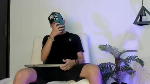 nico_saint_ online show from May 30, 11:29 am