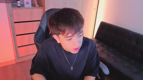 Nicolas online show from November 4, 8:08 pm