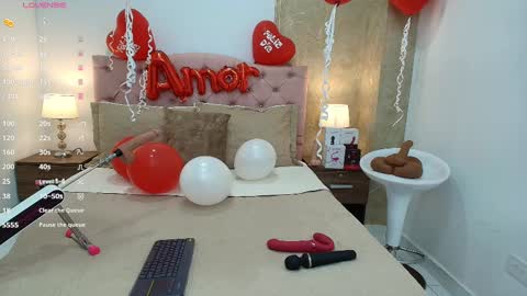 Nicol Alvarez online show from February 19, 3:39 am