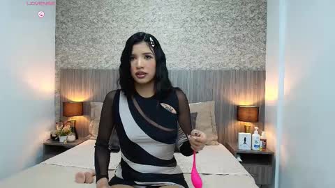 Nicol Alvarez online show from January 11, 7:30 pm