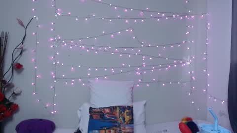 Snapshot of nicol_love0 chatting on February 13, 6:05 pm Nicol online show from February 13, 6:05 pm