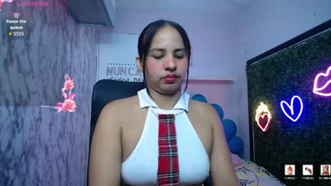 nicol_ross19 online show from May 25, 7:09 pm