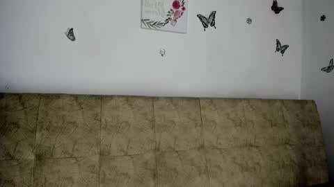 Snapshot of nicol_swift_ chatting on December 7, 9:17 am Nicol online show from December 7, 9:17 am