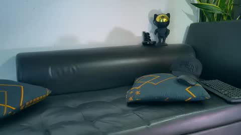 Nicolas online show from November 12, 3:01 pm