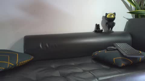 Nicolas online show from November 22, 7:46 pm