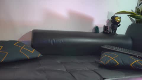 Nicolas online show from December 17, 2:17 am