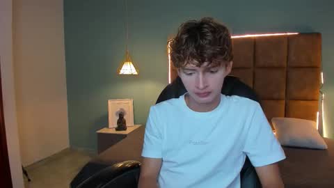 nicolasferrer18 online show from November 5, 7:25 pm