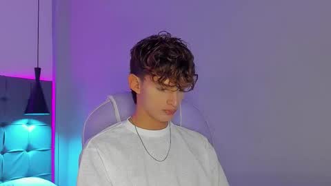 nicolasferrer18 online show from December 4, 7:44 pm