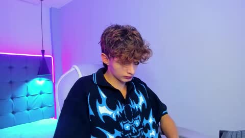 nicolasferrer18 online show from December 21, 12:45 pm