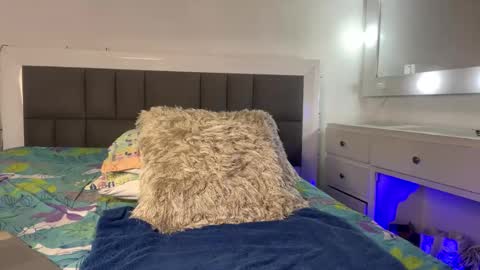 Nicolas online show from October 23, 2:05 pm