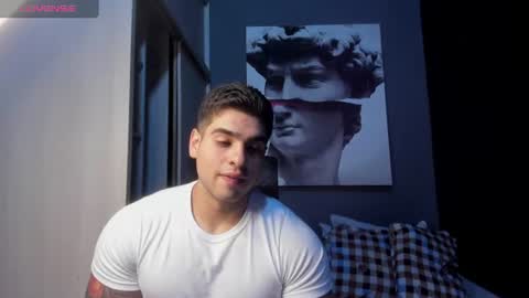 Snapshot of nicolasmuscle chatting on June 29, 4:18 pm Andres online show from June 29, 4:18 pm