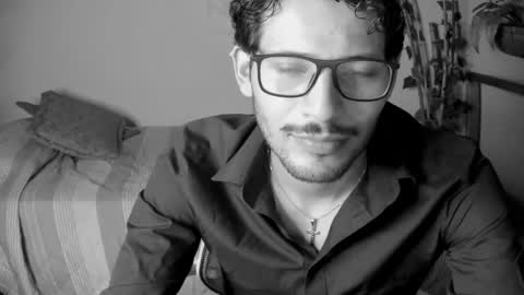 nicolasrodrii online show from May 19, 1:56 am