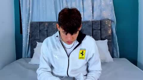 nicolastorres__ online show from December 18, 7:14 am