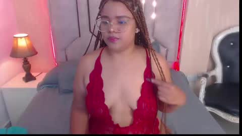 Nicolle online show from October 17, 8:33 pm