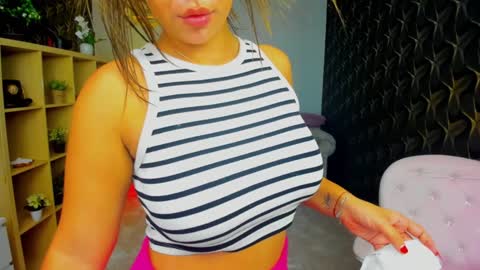 Snapshot of nicole___19 chatting on January 16, 1:37 am Nico online show from January 16, 1:37 am