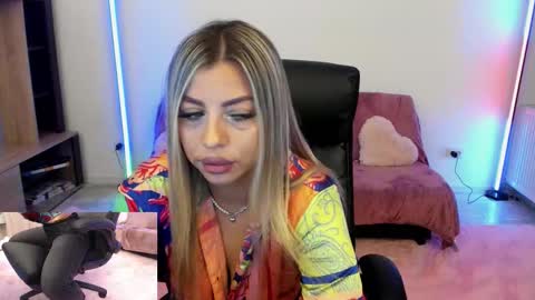 Snapshot of nicole___19 chatting on September 18, 5:37 pm Nico online show from September 18, 5:37 pm