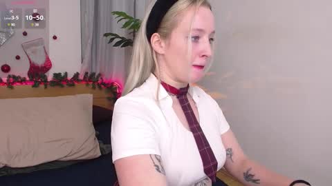 Nicole online show from January 4, 6:30 pm