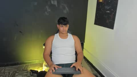 Snapshot of nicole_and_thiago1 chatting on February 16, 10:28 pm nicole_and_thiago1 online show from February 16, 10:28 pm