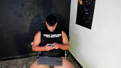 Snapshot of nicole_and_thiago1 chatting on March 1, 8:33 pm nicole_and_thiago1 online show from March 1, 8:33 pm