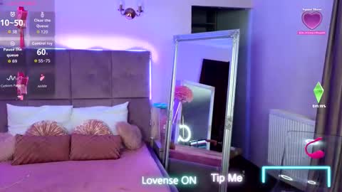 Snapshot of nicole_bond chatting on October 11, 2:22 am NicoleBond online show from October 11, 2:22 am