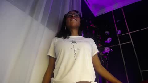 nicole_brown1126 online show from December 5, 9:50 pm