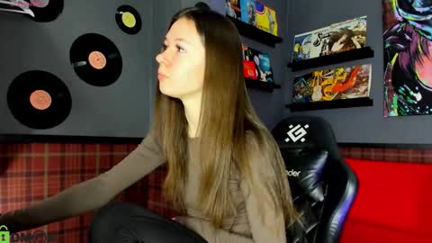 Snapshot of nicole_charm chatting on January 13, 11:54 pm GMT7TueWedThSu 0300am-0900am. Sa 1000am-0400pm online show from January 13, 11:54 pm