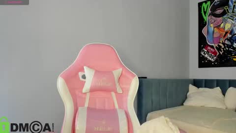 Snapshot of nicole_charm chatting on January 15, 12:59 am GMT7TueWedThSu 0300am-0900am. Sa 1000am-0400pm online show from January 15, 12:59 am