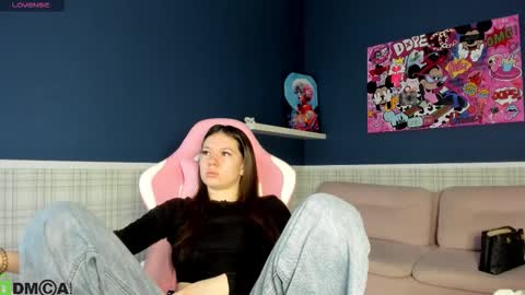 Snapshot of nicole_charm chatting on February 5, 9:52 pm GMT7TueWedThSu 0300am-0900am. Sa 1000am-0400pm online show from February 5, 9:52 pm