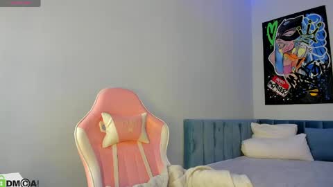 Snapshot of nicole_charm chatting on April 19, 10:34 pm GMT7TueWedThSu 0300am-0900am. Sa 1000am-0400pm online show from April 19, 10:34 pm
