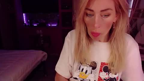 Nicole online show from October 28, 10:19 am