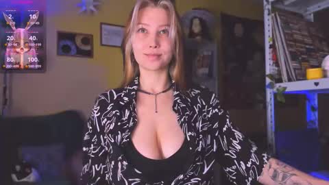 Snapshot of nicole_matt chatting on October 6, 12:19 am Nicole online show from October 6, 12:19 am