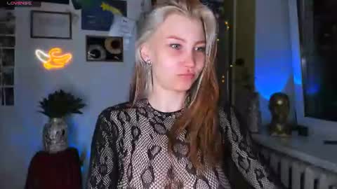 Nicole online show from July 5, 9:55 pm