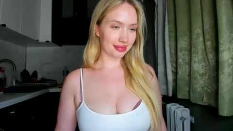 Snapshot of nicole_ricci_ chatting on October 5, 8:18 pm Nicole online show from October 5, 8:18 pm
