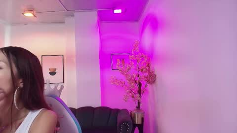 Nicolle online show from February 7, 11:47 am