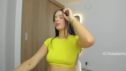 Snapshot of nicole_whitee chatting on March 5, 7:17 pm N A T A L I A online show from March 5, 7:17 pm