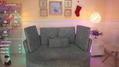 Nicole Crawft online show from December 18, 7:42 pm