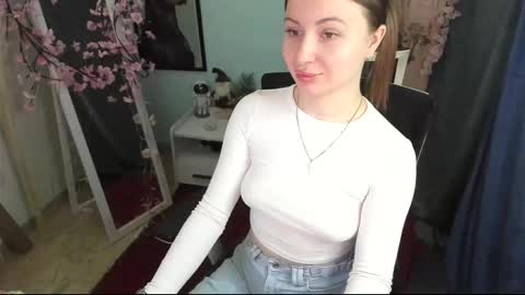 Snapshot of nicoledior_ chatting on February 8, 7:45 am Nicole online show from February 8, 7:45 am